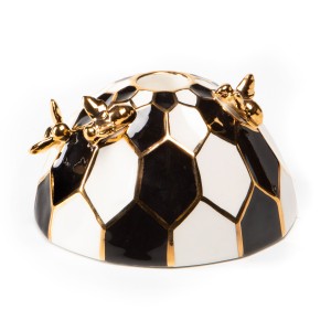 حامل الشمع بزخرفة ملكة النحل